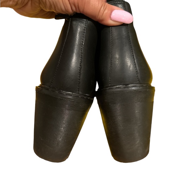 DR MARTENS CHELSEA HURSTON BLACK LEATHER LUG SOLE HEELED ANKLE BOOTS 9 - Picture 5 of 13